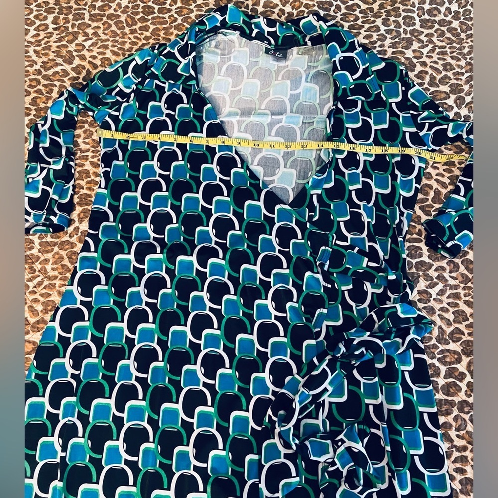 Geometric Chainlink Wrap Dress - Picture 8 of 10